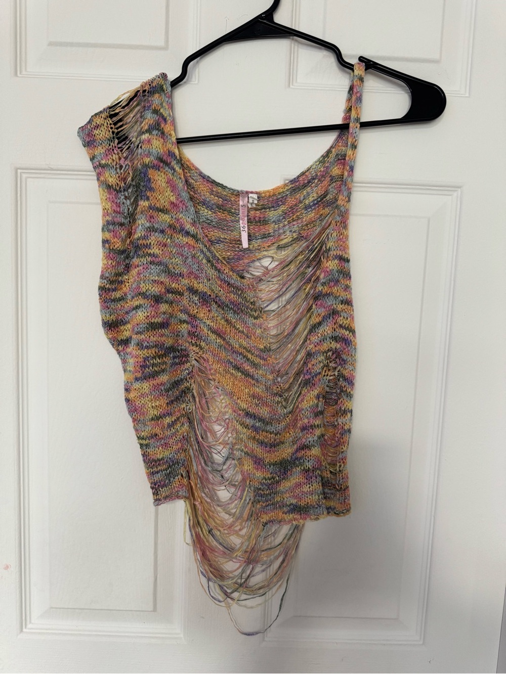 Y2k 36 Points multicolored knit crop top with ruched detailing and fringe
